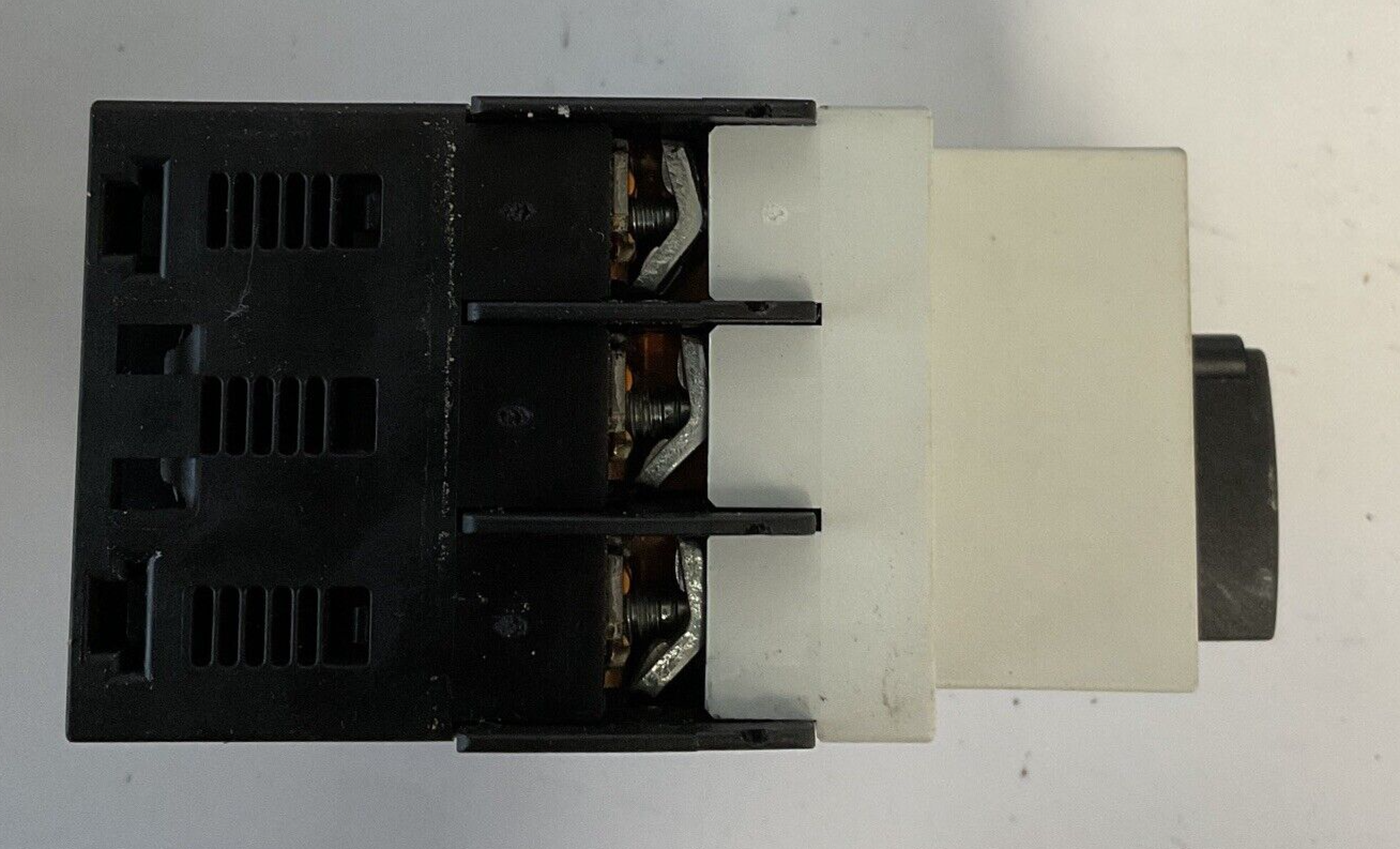 SIEMENS 3RV1021-1GA15 MOTOR STARTER 50/60HZ 600V 6.3-4.5A 6KV 82A