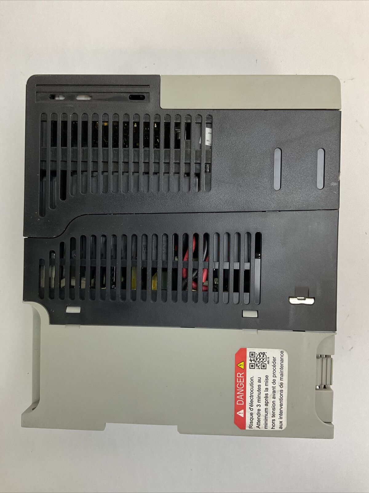 ALLEN BRADLEY 25B-D4P0N114 AC DRIVE SER A FRN 5.001 OUTPUT 0-460VAC