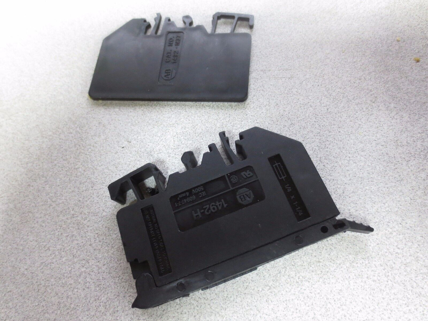 ALLEN-BRADLEY 1492-H TERMINAL BLOCK (22 Pcs) + 1492-N37 END BARRIER (2 Pcs)