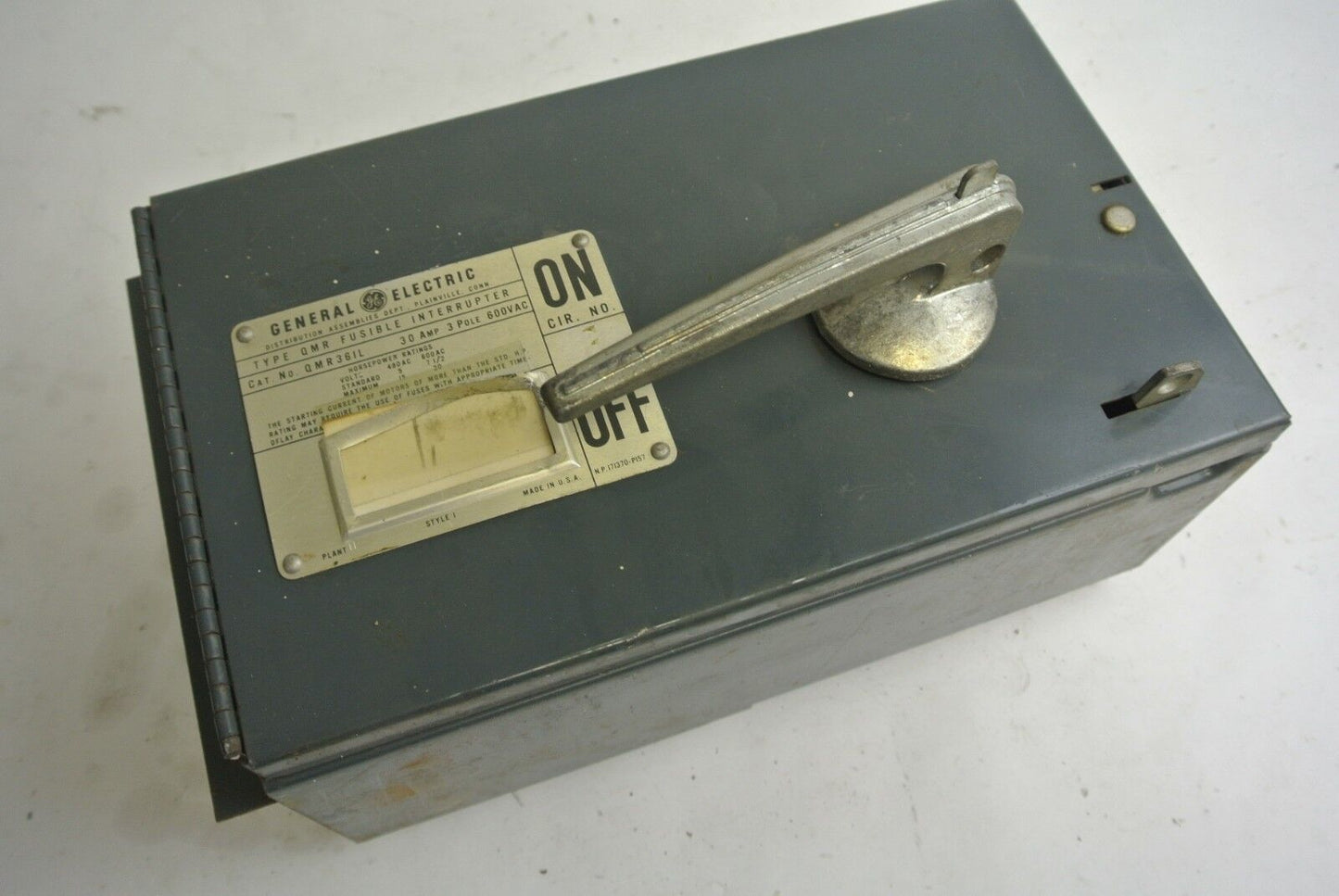 GE QMR361L - FUSIBLE DISCONNECT / PANELBOARD SWITCH - 600VAC, 30A, 3-POLE