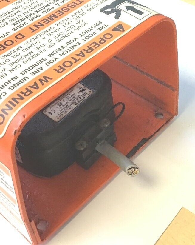 CLIPPER 635-S FOOT SWITCH 15A 250VAC W/ LINEMASTER GUARD 522-B14