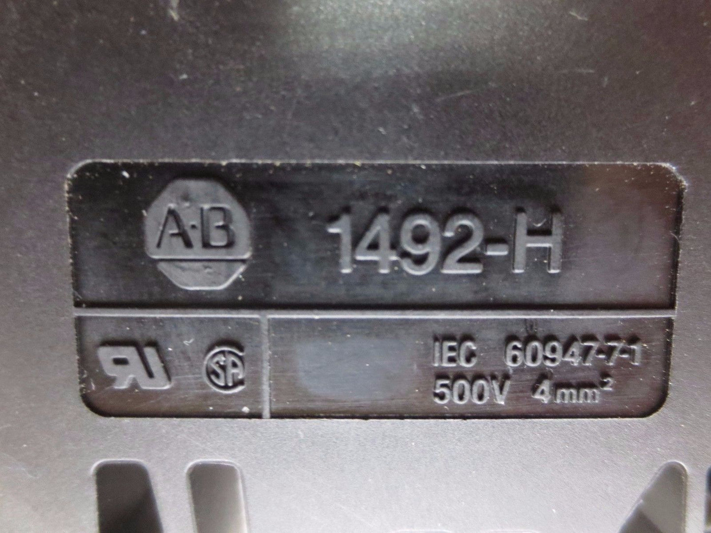 ALLEN-BRADLEY 1492-H TERMINAL BLOCK (22 Pcs) + 1492-N37 END BARRIER (2 Pcs)
