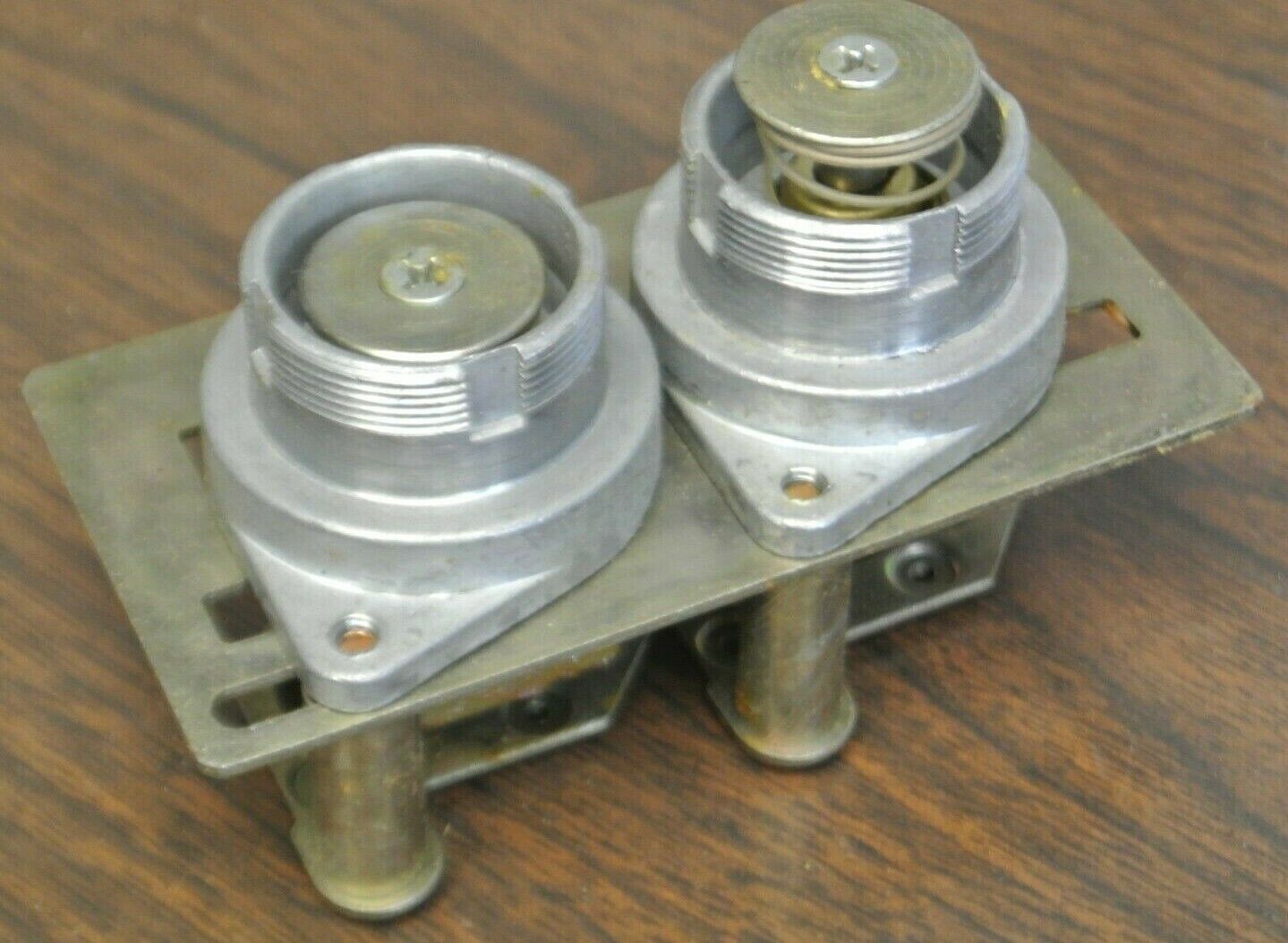 GENERAL ELECTRIC CR2940WM600E OILTIGHT PUSHBUTTON UNIT / NEW SURPLUS