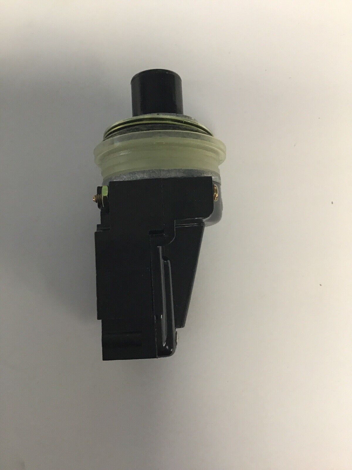 GE CR104A2102 PUSHBUTTON BLACK OILTIGHT 150V
