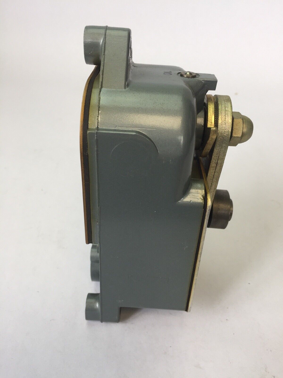 ALLEN BRADLEY 801-ASC3-13 LIMIT SWITCH ROLLER LEVER 600V AC/DC 1NO-1NC CONTACT