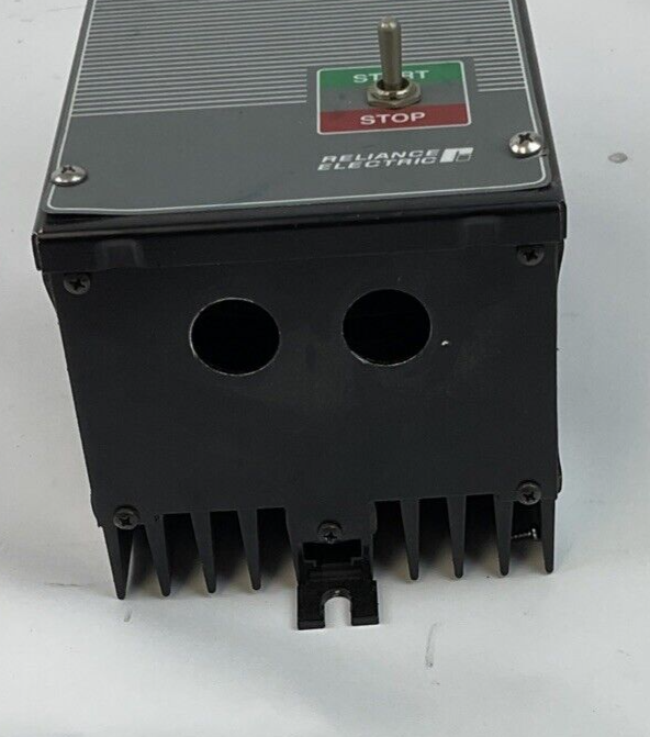 RELIANCE DC2-70U MOTOR CONTROLLER 115/230VAC 12.5A 1.0/2.0HP MISSING KNOB