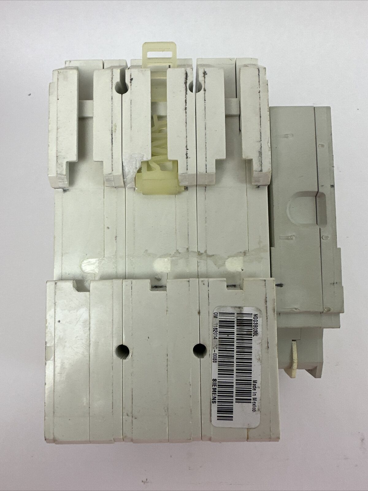 SIEMENS NGG3B030 CIRCUIT BREAKER 125/250VDC 600Y/347VAC 3P CQDA1 AUXILIARY SWITC