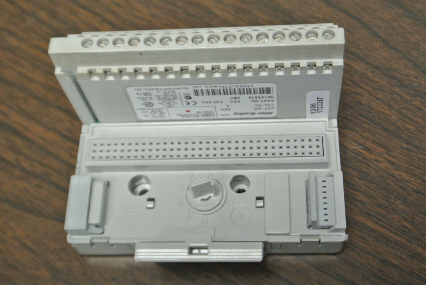 ALLEN-BRADLEY 1794-TB3 TERMINAL BASE / Ser. A, Rev. A02 / 120VAC / 10A