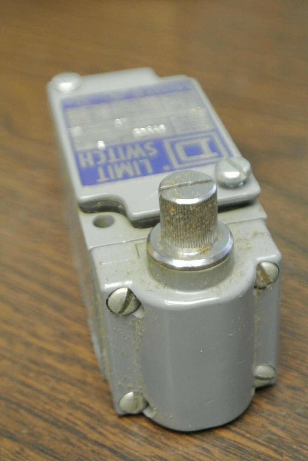 SQUARE D B53A2 HEAVY DUTY LIMIT SWITCH / 0-600V / 10A / NEW SURPLUS