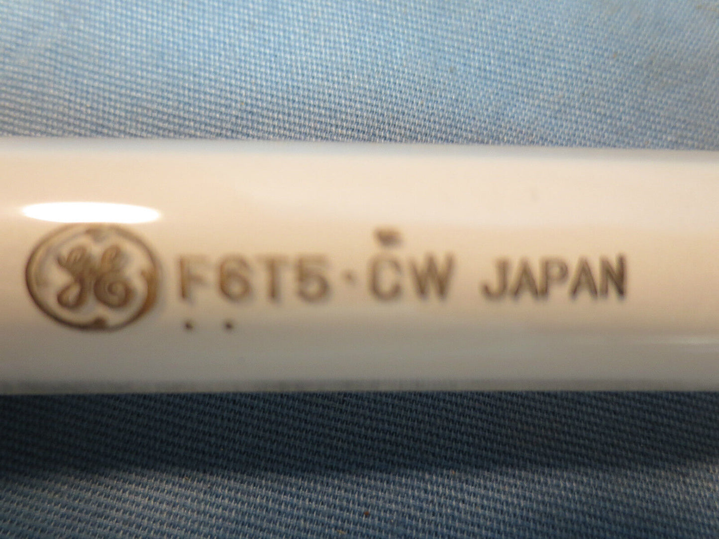 GENERAL ELECTRIC F6T5/CW, 10032-8, 2V805 FLUORESCENT BULBS - 20 LEFT IN BOX