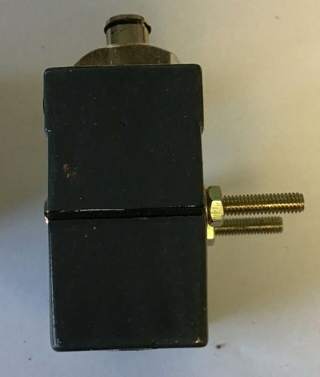 H.L. ELECTRIC ZE-Q-2 PRECISION ENCLOSED SWITCH 480VAC 250VDC 15A