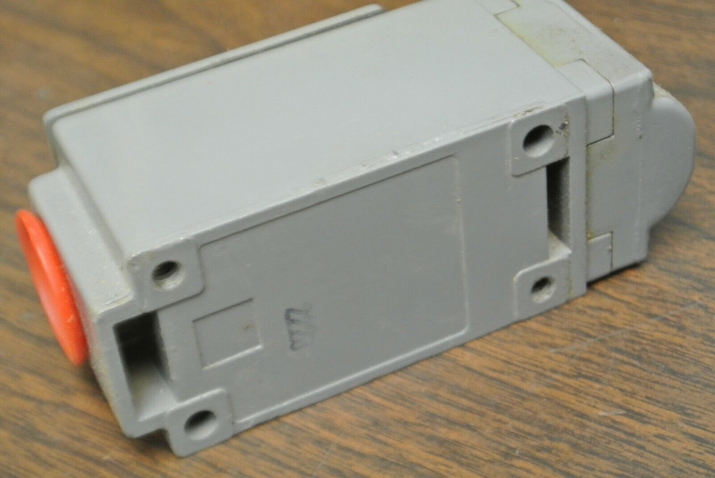 SQUARE D B53A2 HEAVY DUTY LIMIT SWITCH / 0-600V / 10A / NEW SURPLUS
