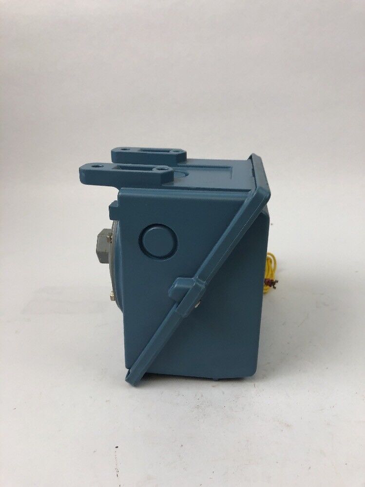 UNITED ELECTRIC CONTROLS H400 440 PRESSURE SWITCH