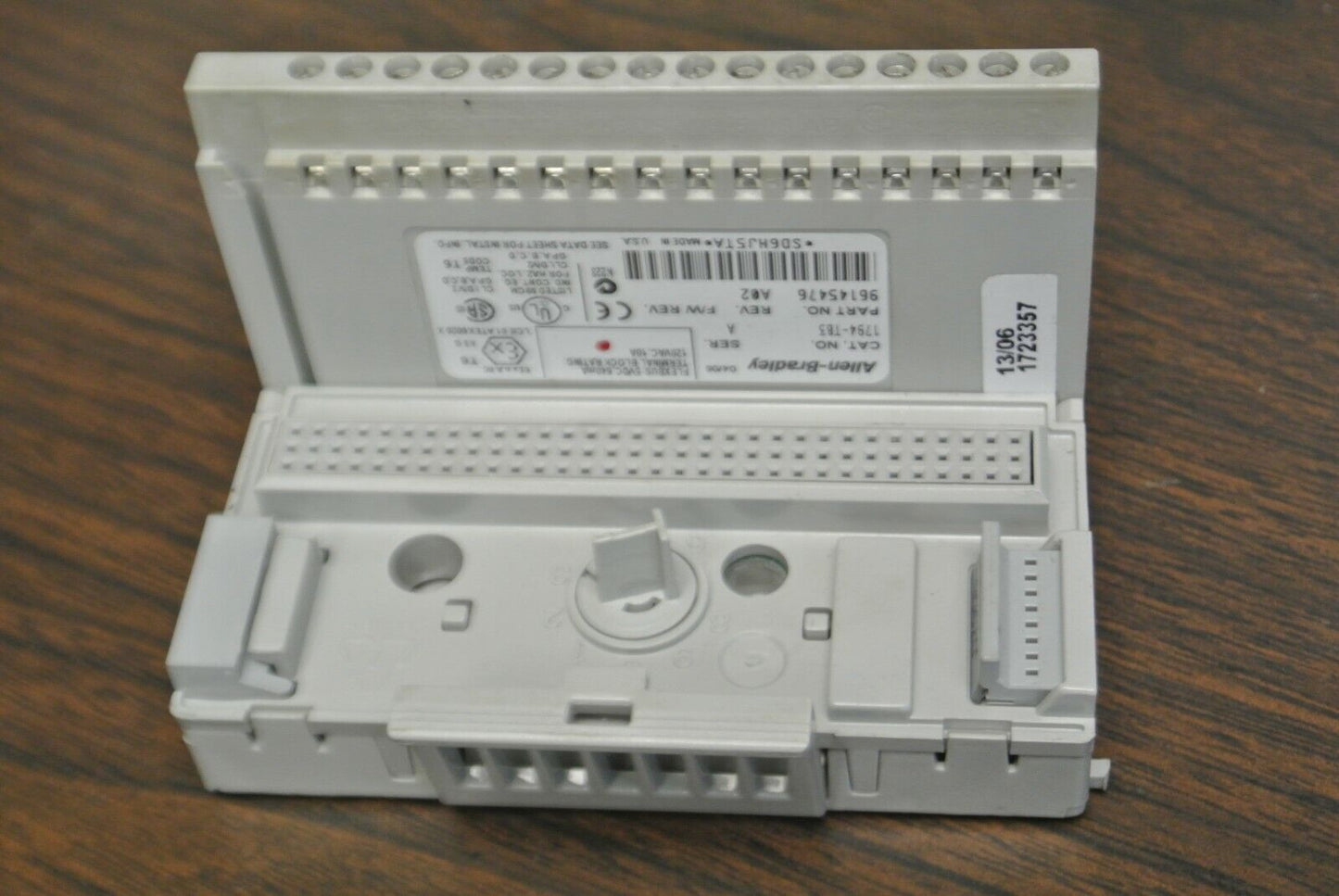ALLEN-BRADLEY 1794-TB3 TERMINAL BASE / Ser. A, Rev. A02 / 120VAC / 10A