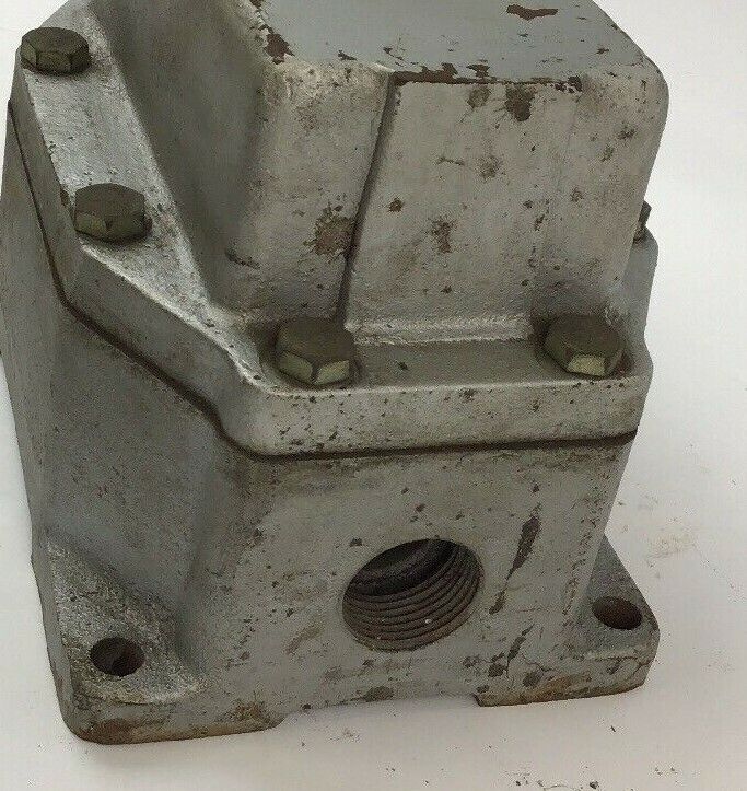 WESTINGHOUSE TYPE HDCE PUSHBUTTON STATION 1133600 CLASS 15-010 600VOLTS