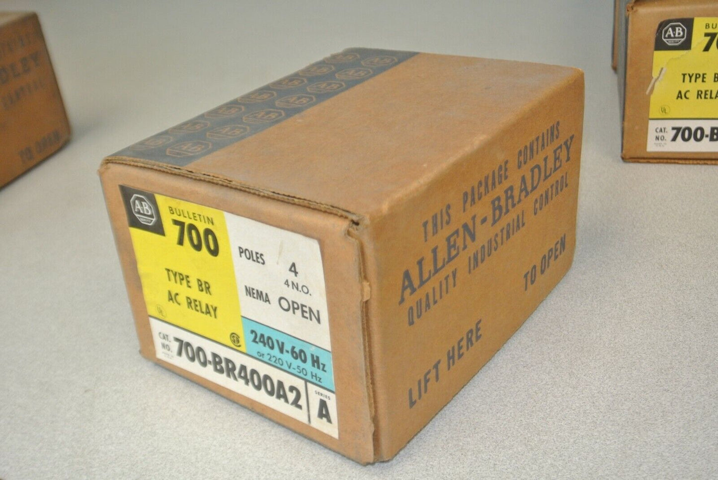 ALLEN-BRADLEY 700-BR400A2 TYPE BR AC RELAY / 240V, 60Hz / 4 N.O. / NEW SURPLUS