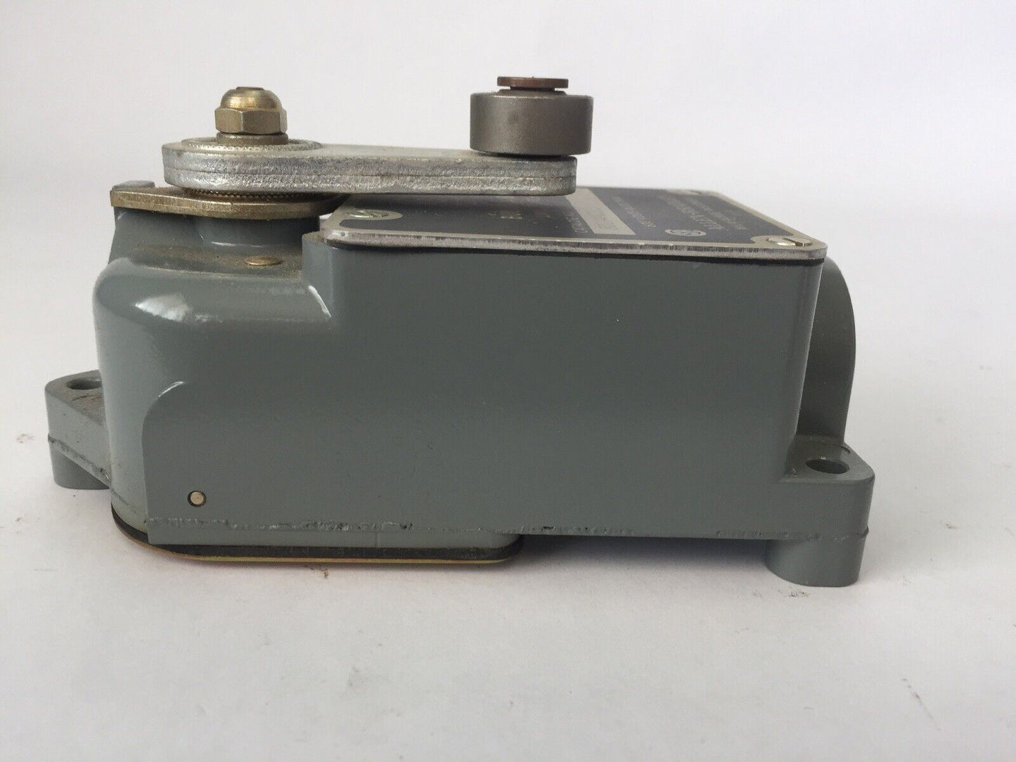 ALLEN BRADLEY 801-AMC211 LIMIT SWITCH 600 VOLTS AC-DC SERIES A