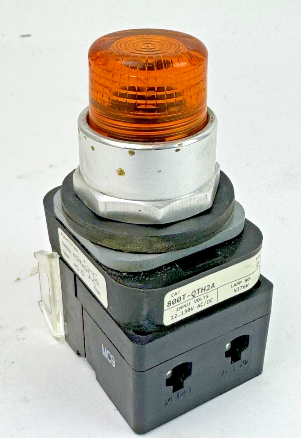 ALLEN-BRADLEY - 800T-QTH2A SER. U - AMBER ILLUMINATED PUSH BUTTON W/ BLOCK