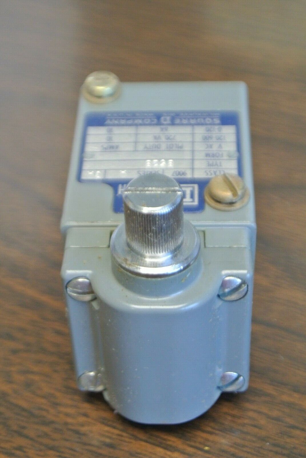 SQUARE D 9007 B52B, Ser. A HEAVY DUTY LIMIT SWITCH / NEW SURPLUS