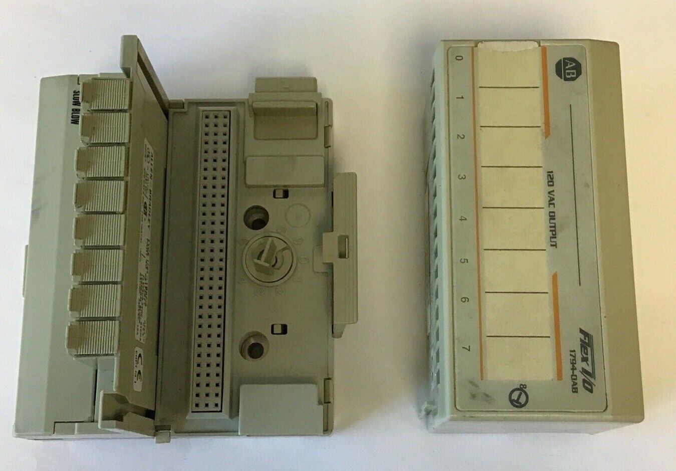 ALLEN BRADLEY 1794-OA8/A MODULE W/ 1794-TBNF/A TERMINAL BLOCK