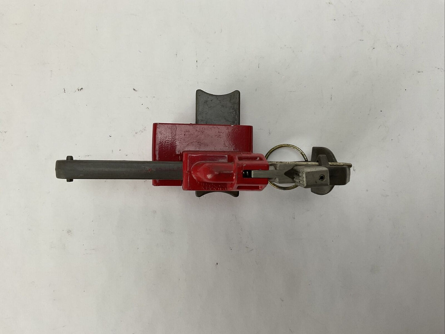 MASTER LOCK SAFETY SERIES S3068 BALL VALVE LOCKOUT