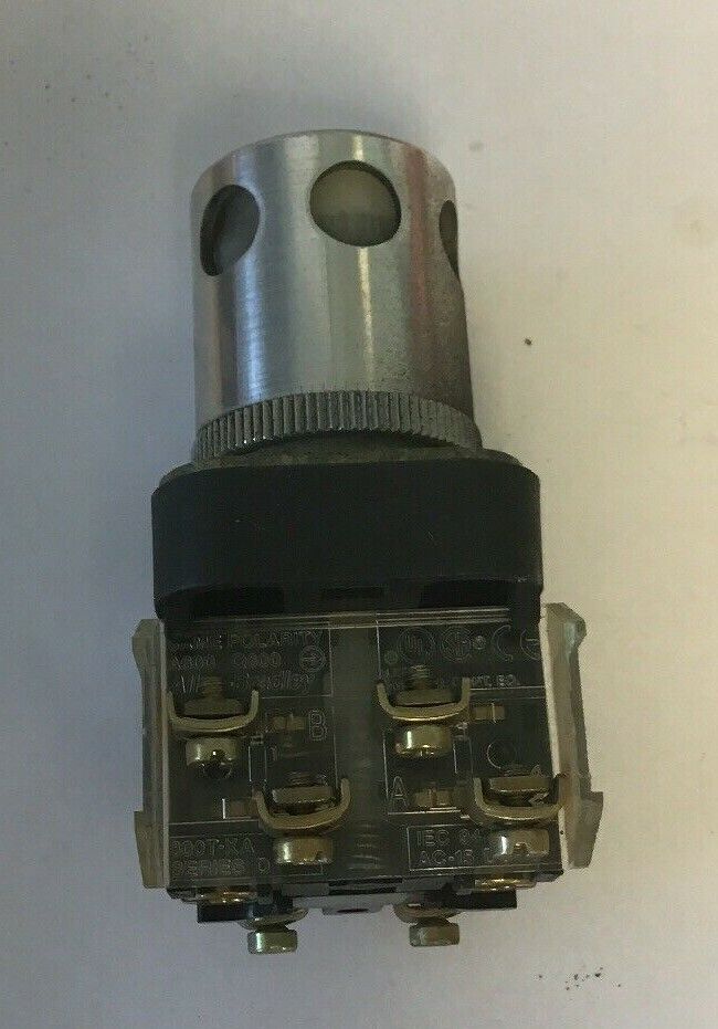 ALLEN BRADLEY 800T-P16 SER.T WHITE PUSH BUTTON 120V 50/60HZ, 755/1866 LAMP