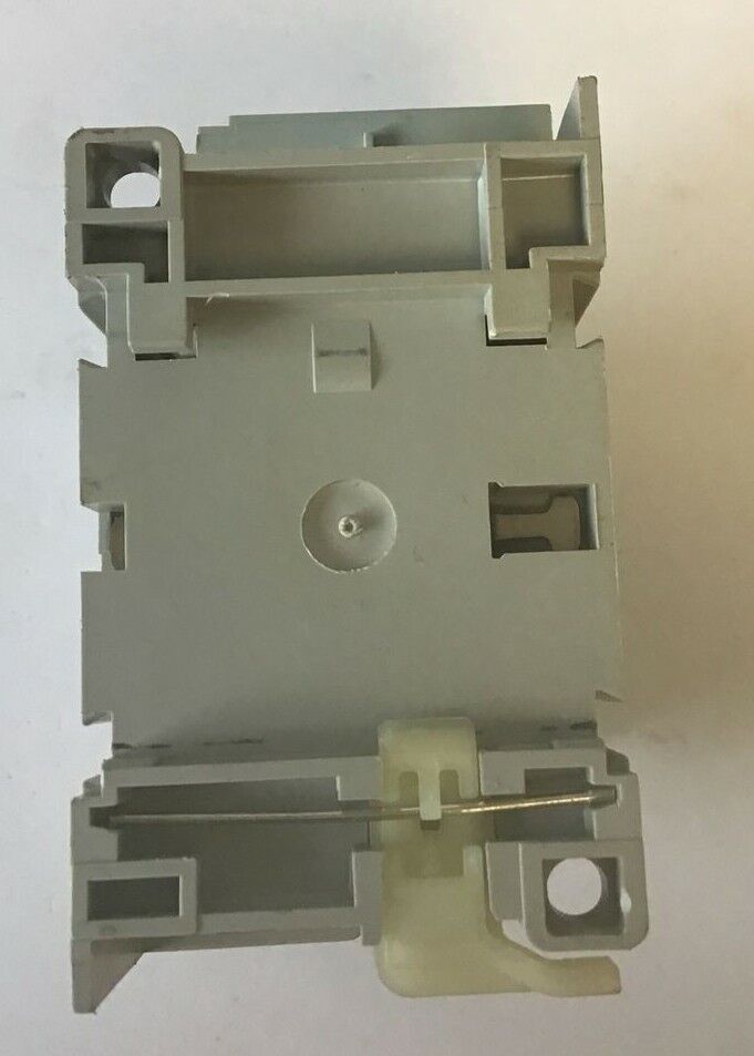ALLEN BRADLEY 700-CF220Z* CONTACTOR SER.A W/100-FSD250 SURGE SUPP. **LOTOF2**