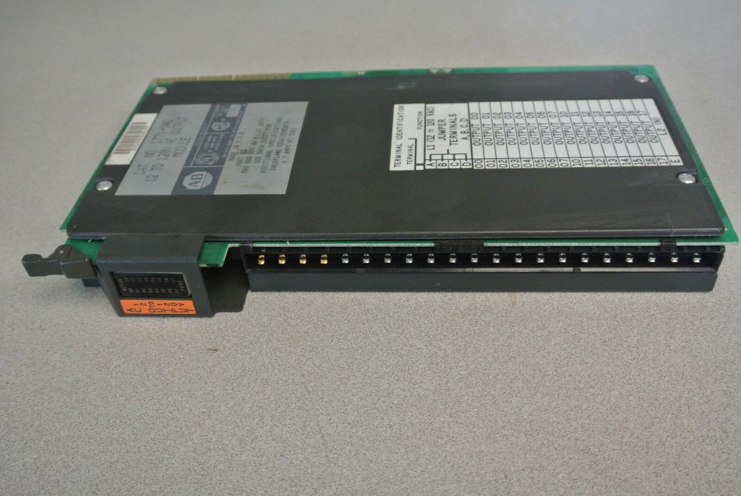 ALLEN-BRADLEY 1771-OAD OUTPUT MODULE / 12 to 120V AC