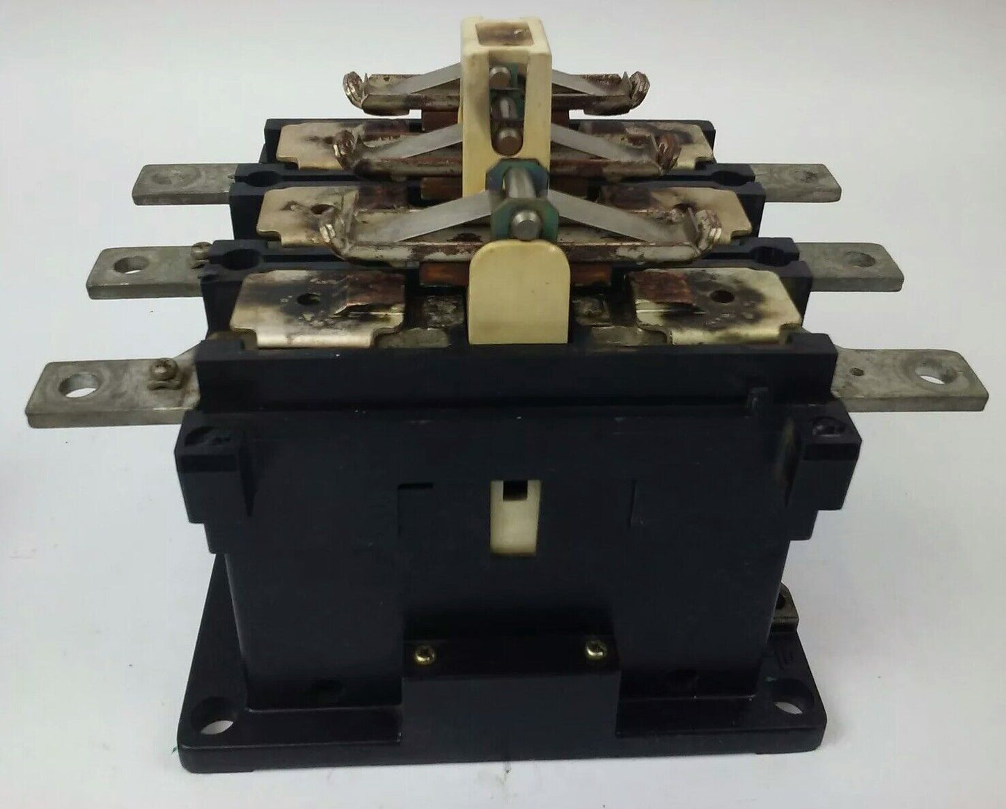 SIEMENS CDN0550CL, CONTACTOR, 600VAC, 3PH, FLA 600A, LRA 4010A, NEMA A600, NEW