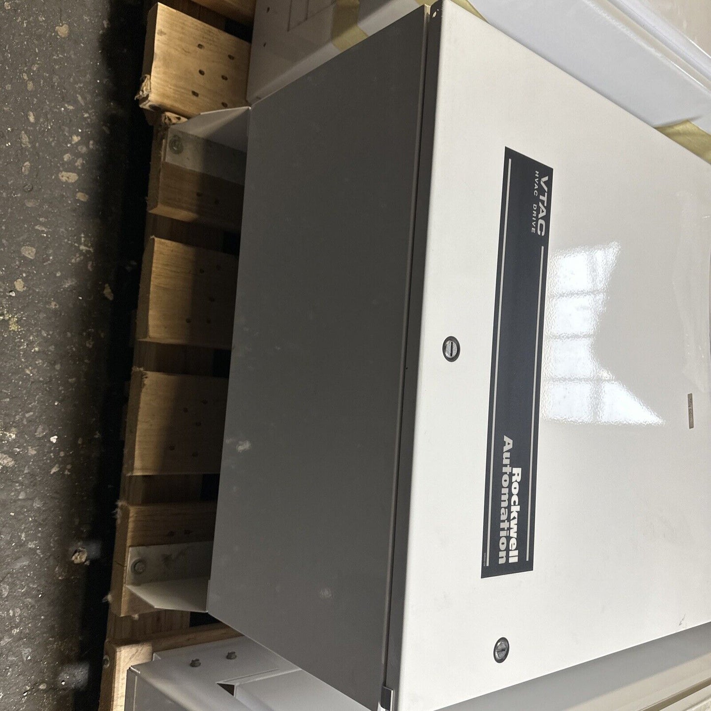ROCKWELL AUTOMATION VTAC 9 HVAC DRIVE 9V1041HRNB30 S7-643A-V9-10 460VAC 10HP