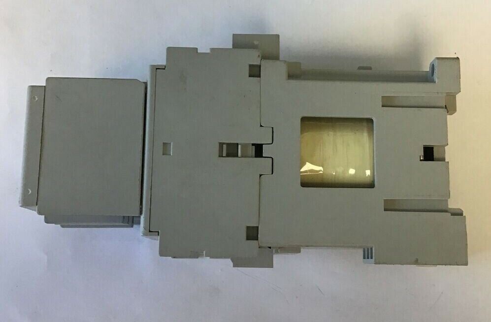 ALLEN BRADLEY 700-CF220D* SER.A CONTACTOR W/ 100-F SER.B 600VAC 25A 3PHASE