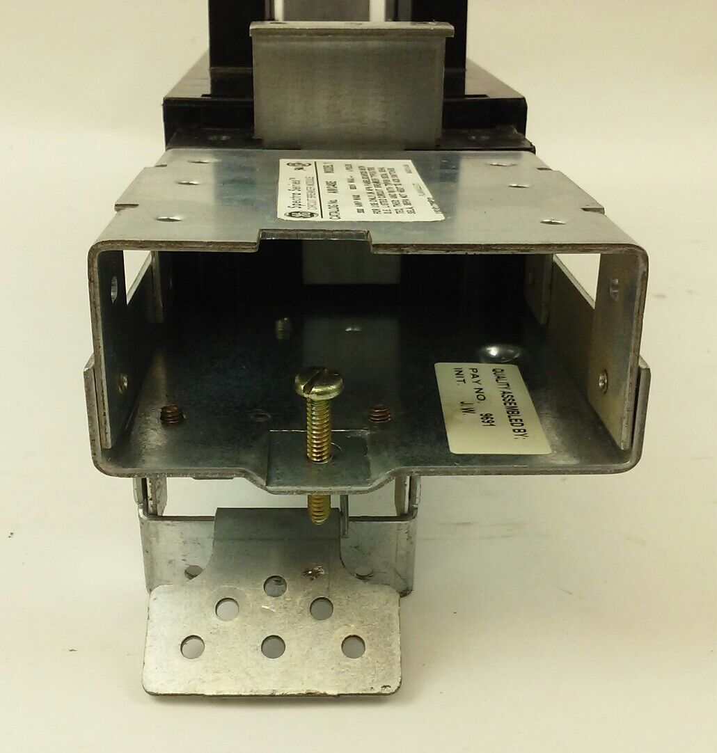 GE AMC4SE CIRCUIT BREAKER MODULE MODEL 1, 300A, 600V, 4P, USED GOOD CONDITION