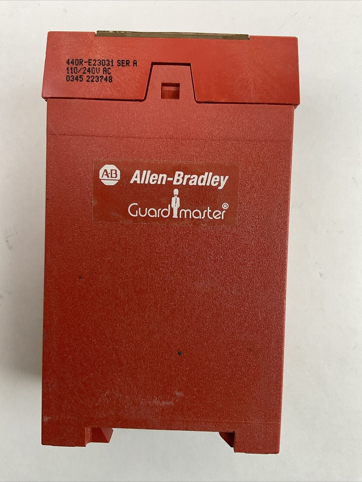 ALLEN BRADLEY 440R-E23031 SER A MINOTAUR MSR8T SAFETY RELAY CUARD MASTER