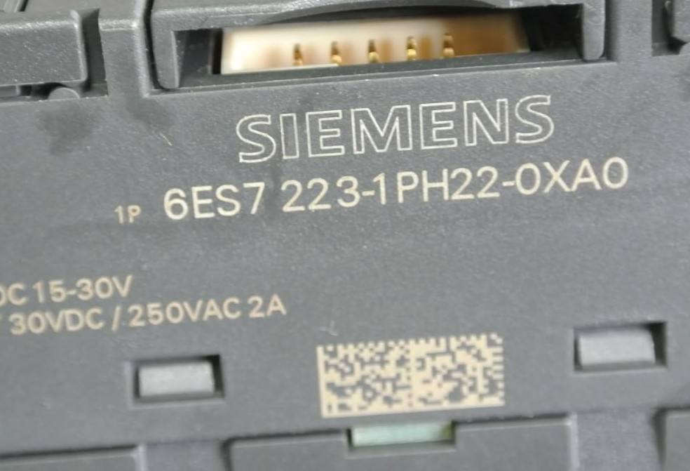 SIEMENS 6ES7 223-1PH22-0XA0 DIGITAL INPUT MODULE 8x24VDC, 15-30V NEW SURPLUS
