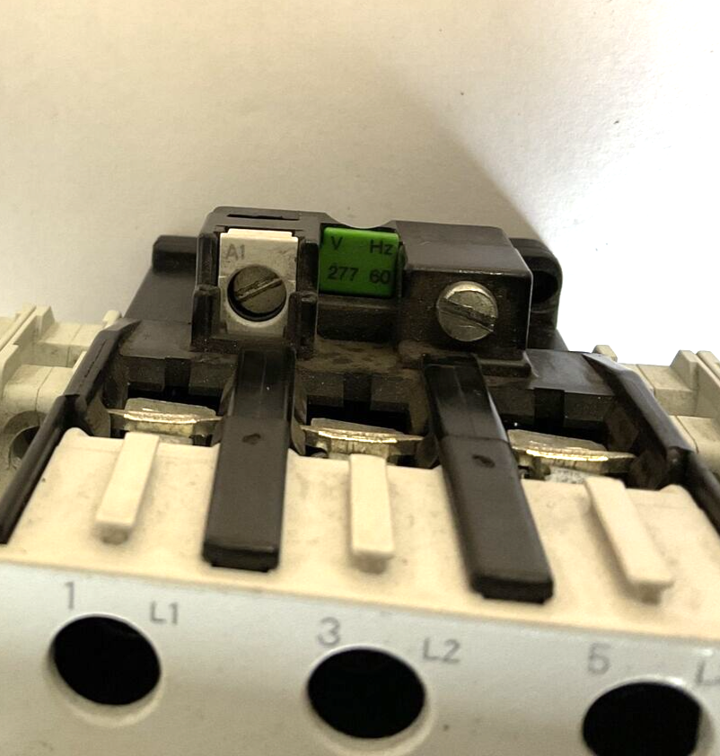 SIEMENS 3TF4522-0A CONTACTOR W/AUX 3TY7 561-1A/ 3TY7 561-1B 600V