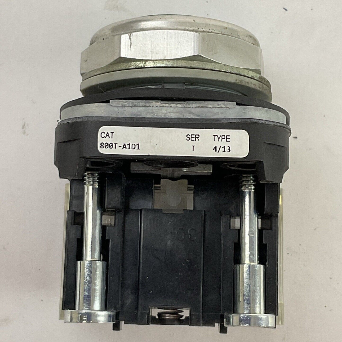 ALLEN BRADLEY 800T-A101 GREEN FLUSH HEAD PUSH BUTTON SER T TYPE 4/13