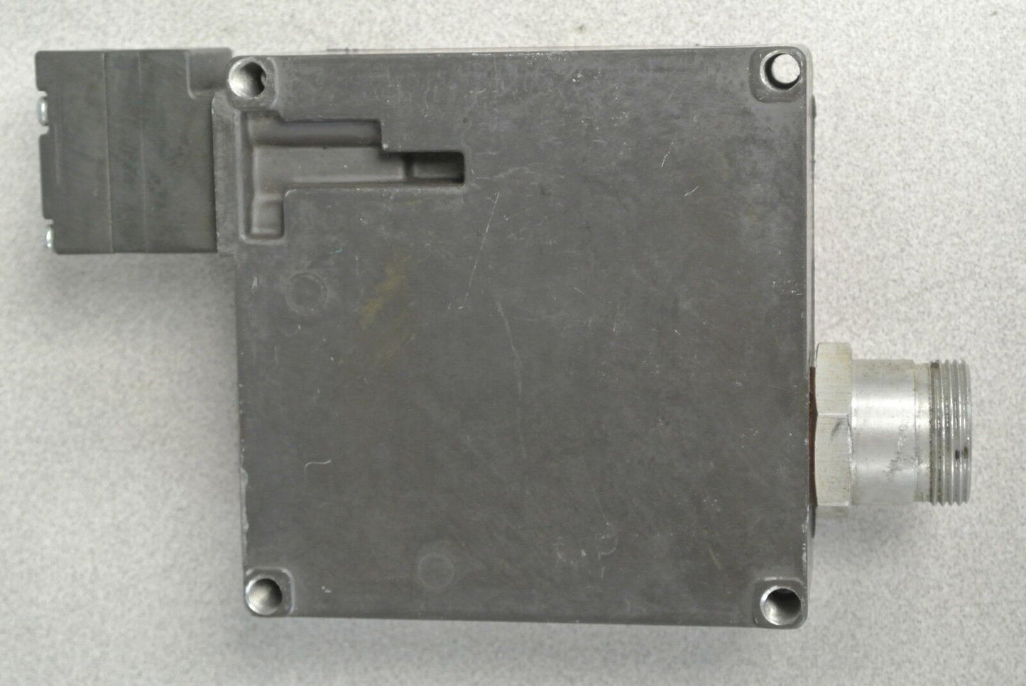EUCHNER TZ1LE024BHA-C1903 SOLENOID LOCKING SAFETY INTERLOCK SWITCH / 24VAC/DC /