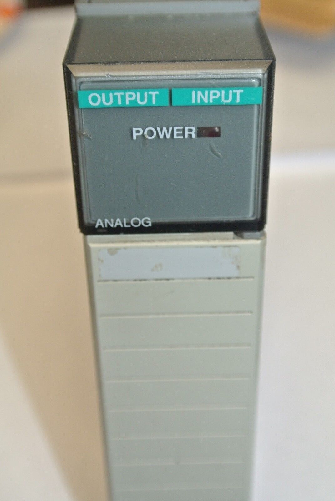 ALLEN-BRADLEY 1746-FIO4V - SLC500 - ANALOG COMBINATION I/O MODULE Ser. A