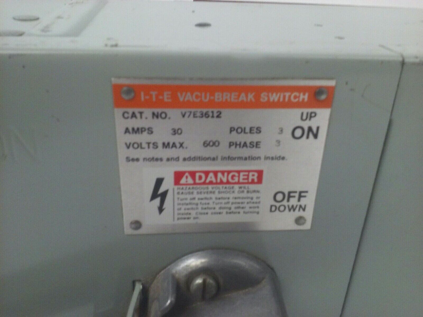 ITE V7E3611R TWIN FUSIBLE VACU BREAK PANELBOARD SWITCH 600V 30A 20HP 3P 3PH