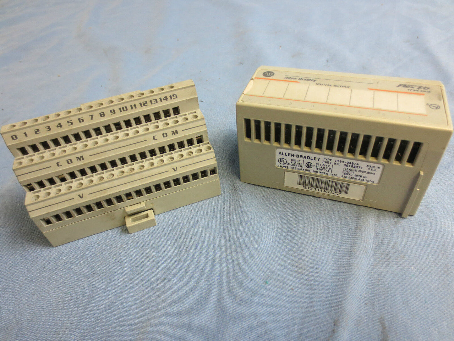 ALLEN-BRADLEY 1794-TB3/A FLEXBUS TERMINAL BLOCK & 1794-OAB/A OUTPUT MODULE