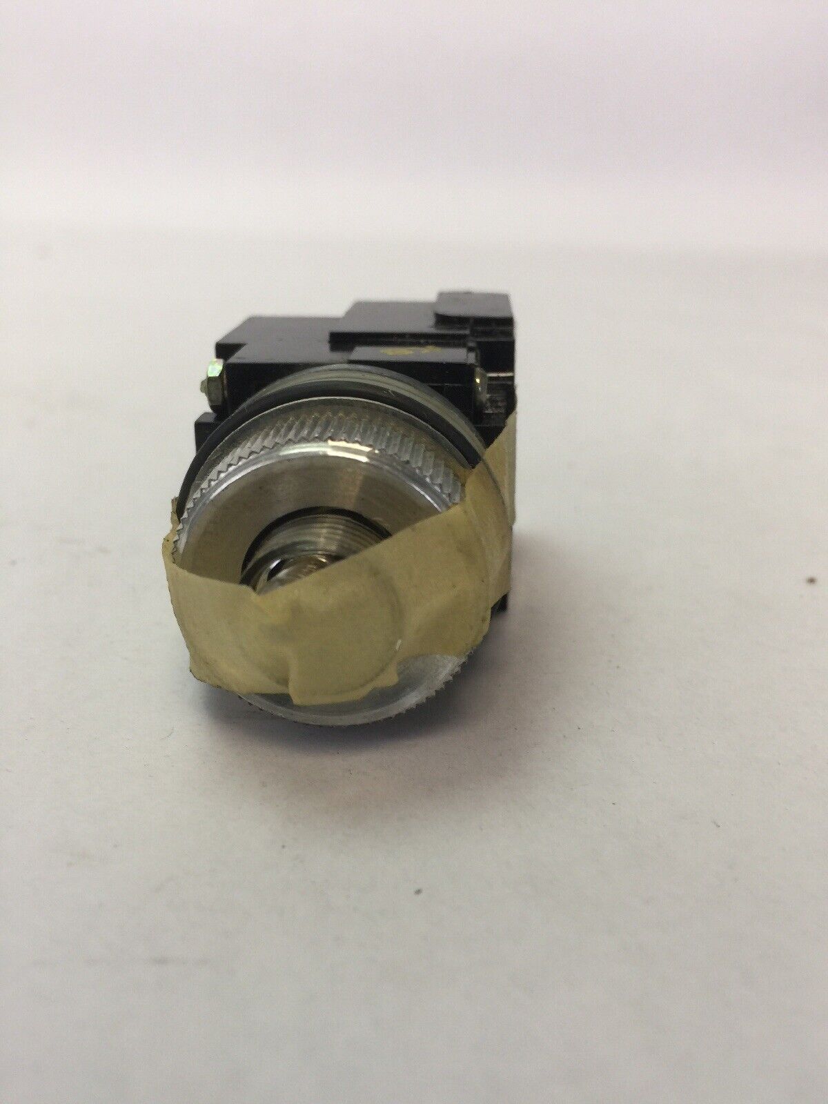 GE CR104D132 MIN OILTIGHT IND LIGHT LESS COLR CAP 115V 60/50HZ PUST TO TEST