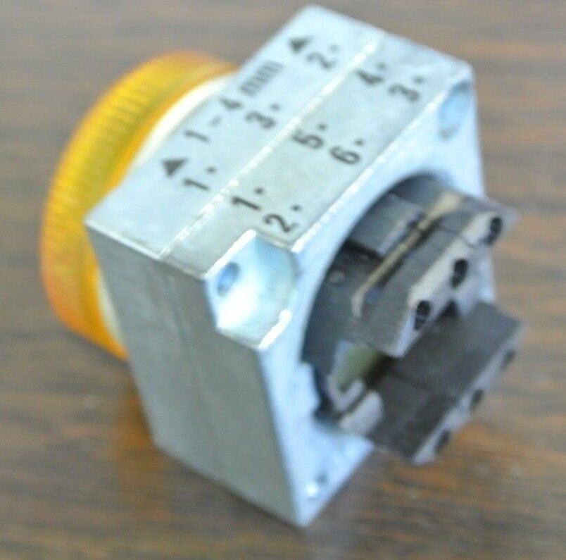 SIEMENS 3SB3501-6BA00 - PILOT LIGHT w/ CONC. RING - AMBER - NEW SURPLUS