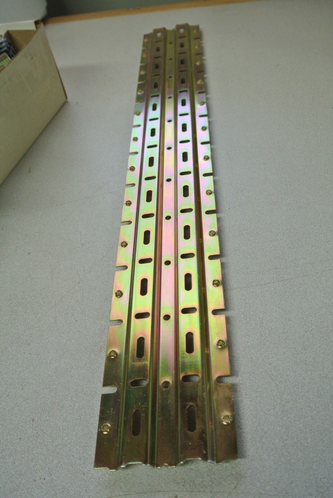 SQUARE D 8501 L-12, Ser. A - MOUNTING TRACK for 12 TYPE L RELAYS - NEW SURPLUS