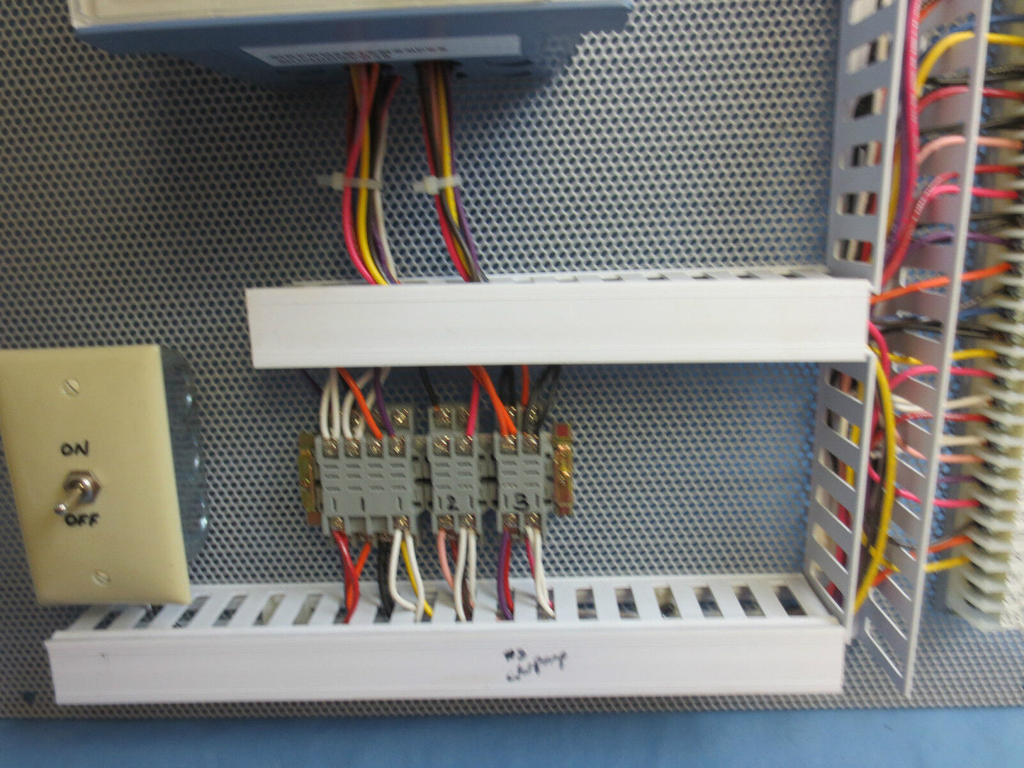 LANDIS & GYR MASTER-SET MST 300 HVAC CONTROLLER / BOARD / SWITCH / ASSEMBLY
