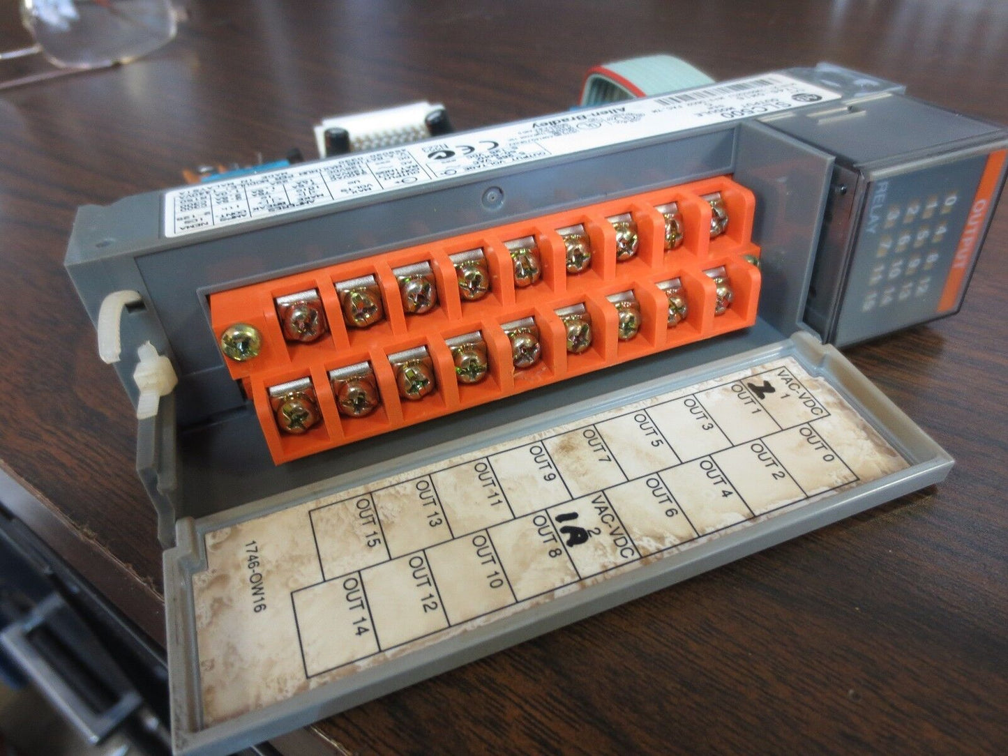 ALLEN-BRADLEY 1746-OW16 OUTPUT MODULE for SLC500 Ser. C OUTPUT 5-255VAC 5-125VDC