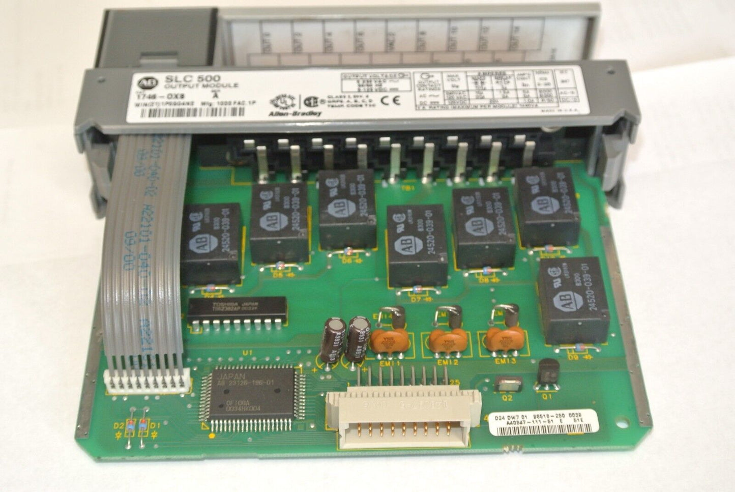 ALLEN-BRADLEY 1746-OX8 Ser. A- SLC500 OUTPUT MODULE - 5-250VAC, 5-125VDC
