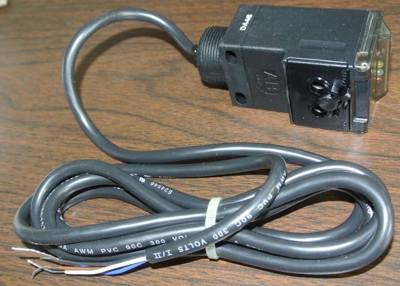 ALLEN-BRADLEY 42GRF-9000 PHOTOSWITCH FIBER OPTIC INFRARED CONTROL - NEW SURPLUS