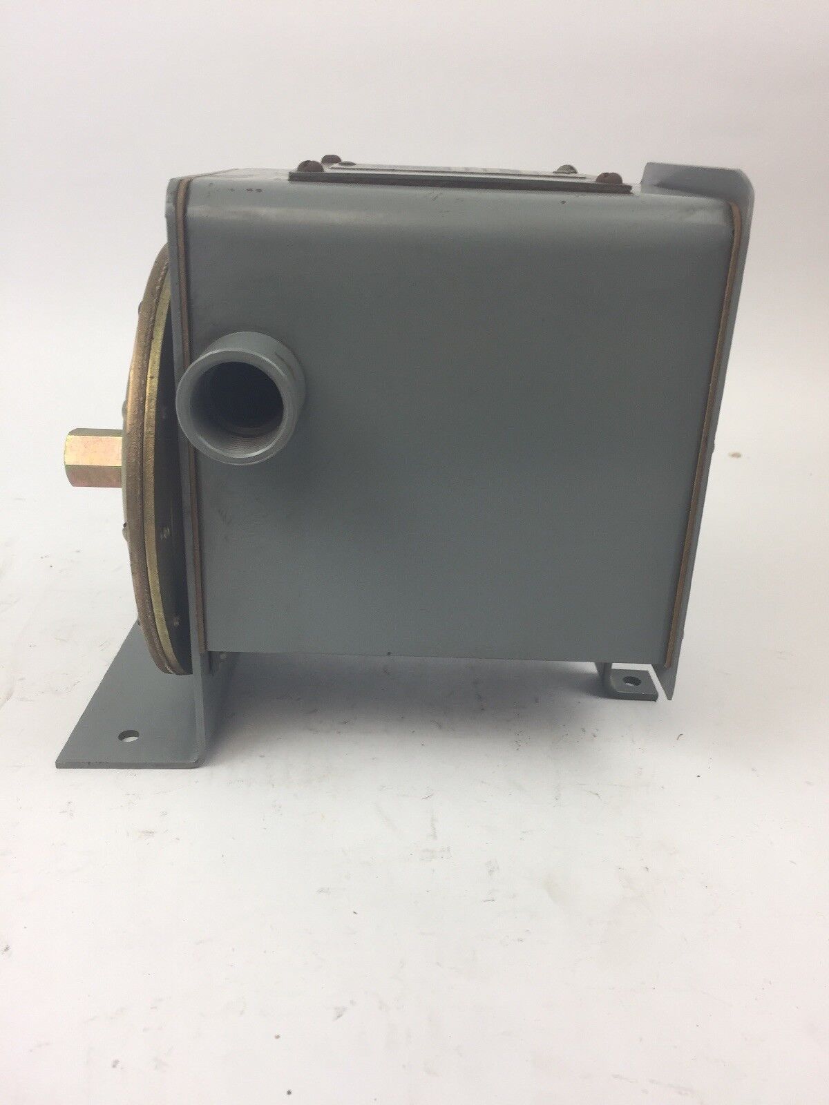 SQUARE D CLASS 9013 TYPE ALW-3 PRESSURE SWITCH 550V CLOSES 35 OPEN 30