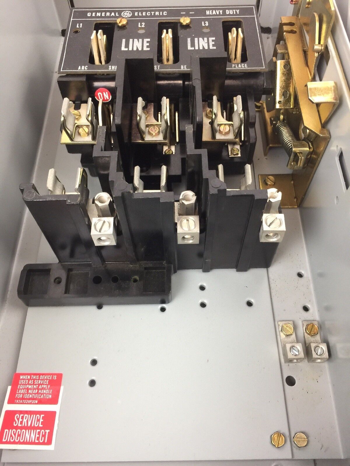 GE TH3322J SAFETY SWITCH 60A 240VAC 250VDC 3 FUSES