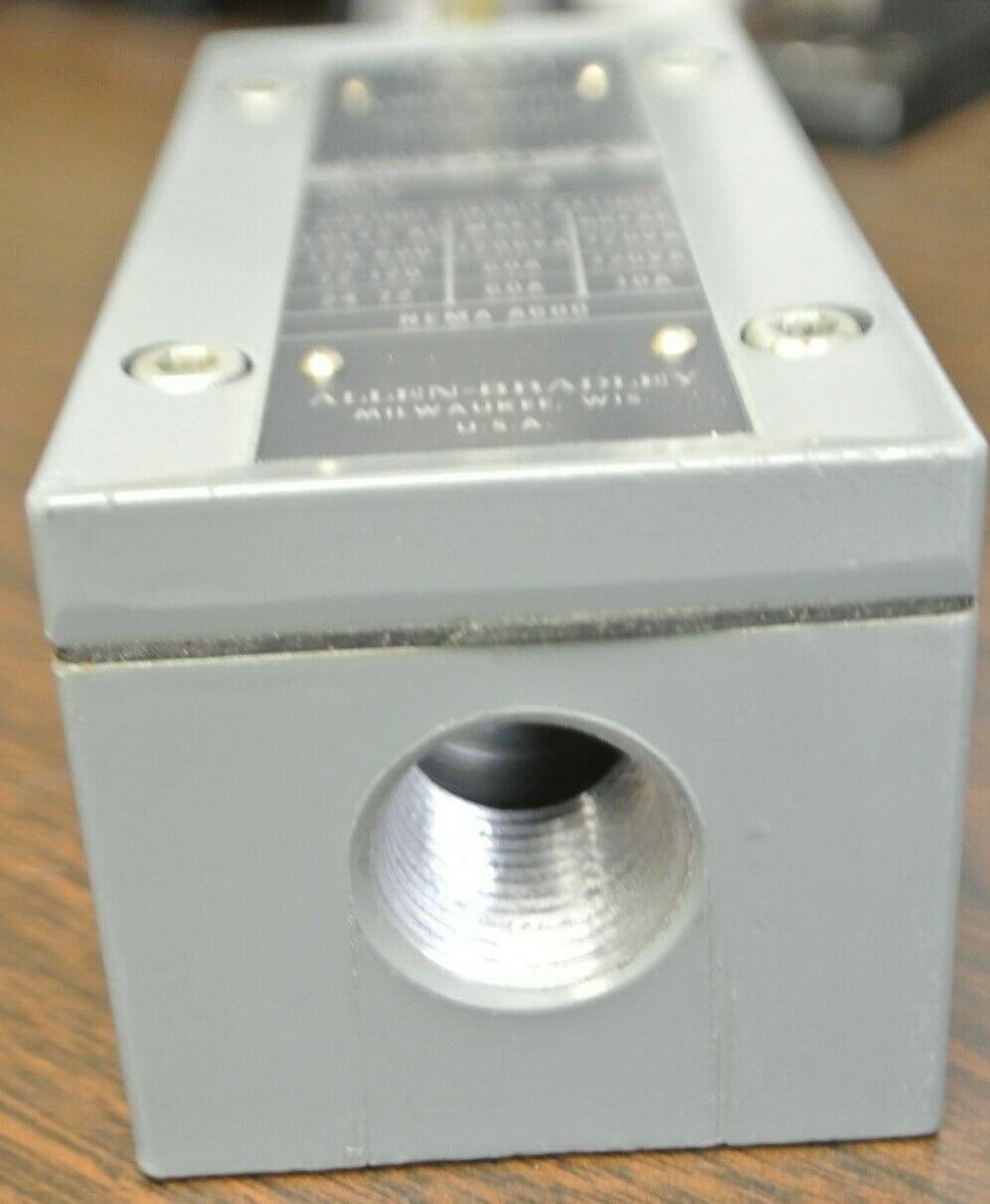 ALLEN-BRADLEY 802X-A34 WATERTIGHT LIMIT SWITCH / 24-600VAC / NEW SURPLUS